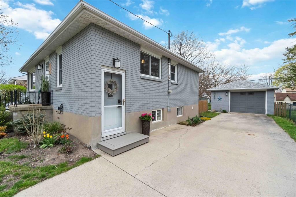 910 BRIARFIELD Avenue, Sarnia, Ontario, Canada