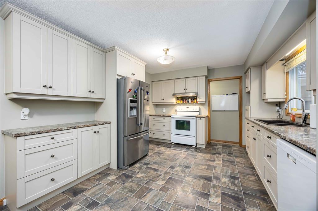 281 Clairwood Crescent, St. Clair, Ontario, Canada