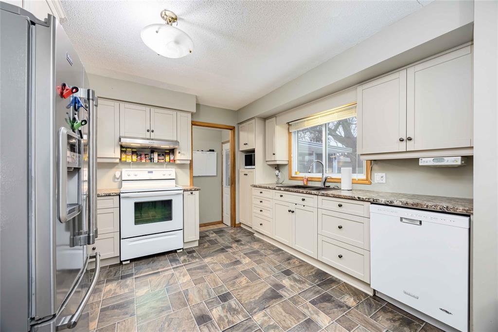 281 Clairwood Crescent, St. Clair, Ontario, Canada