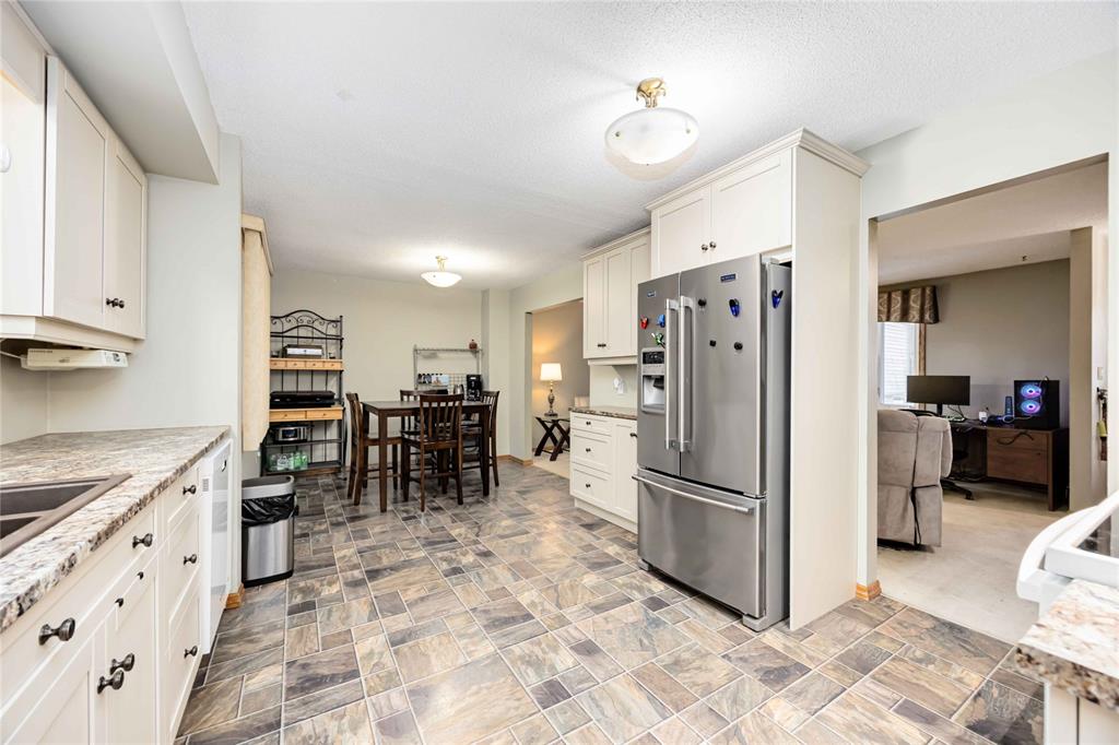 281 Clairwood Crescent, St. Clair, Ontario, Canada