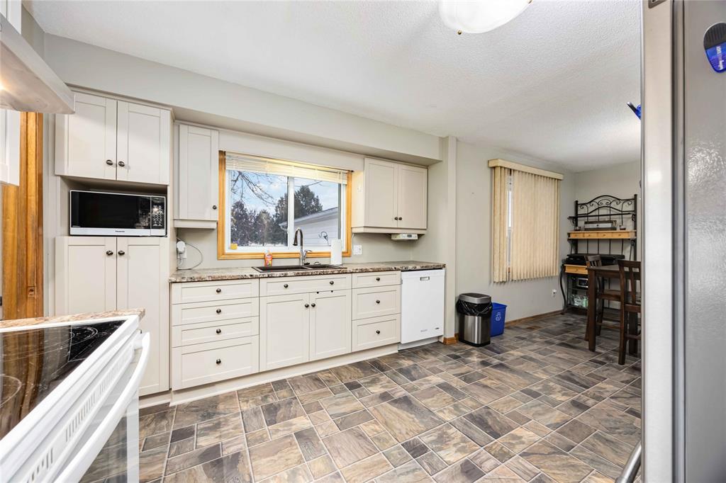 281 Clairwood Crescent, St. Clair, Ontario, Canada
