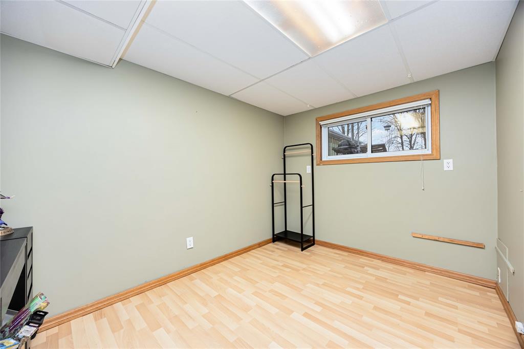 281 Clairwood Crescent, St. Clair, Ontario, Canada