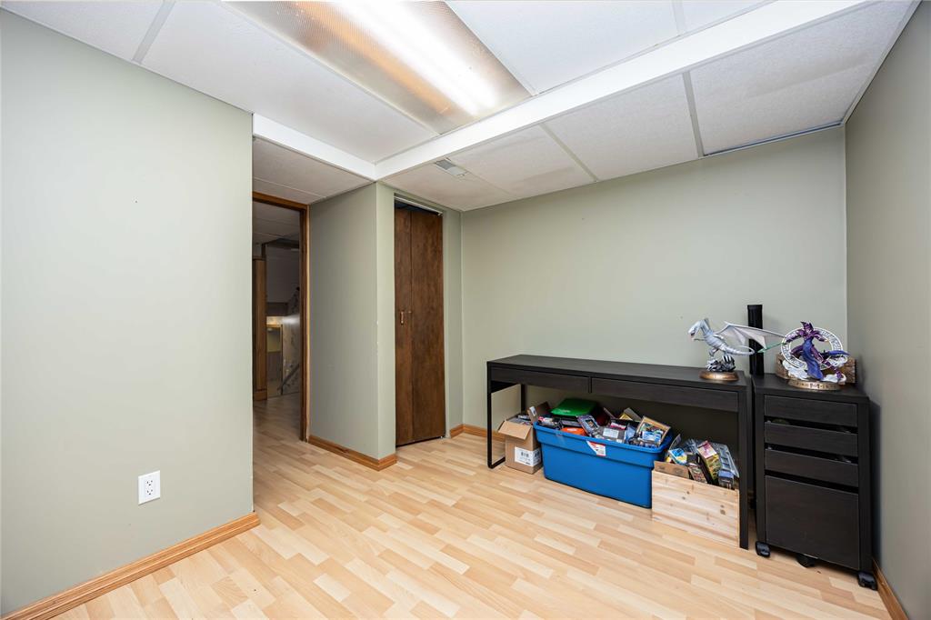 281 Clairwood Crescent, St. Clair, Ontario, Canada