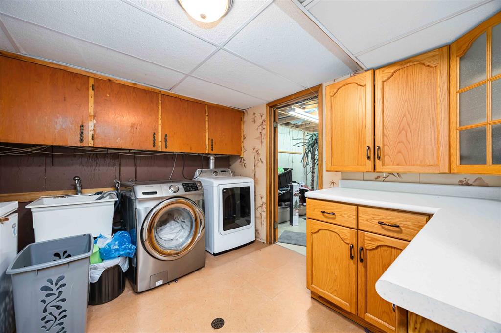 281 Clairwood Crescent, St. Clair, Ontario, Canada