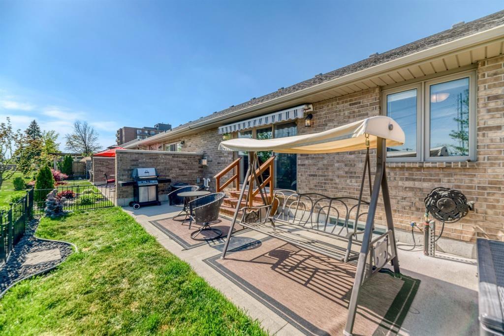 229 BENTLEY Court, Sarnia, Ontario, Canada photo 3