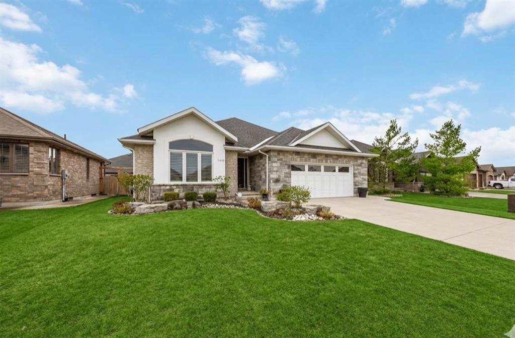145 Lizucha Drive, Sarnia, Ontario, Canada photo 2