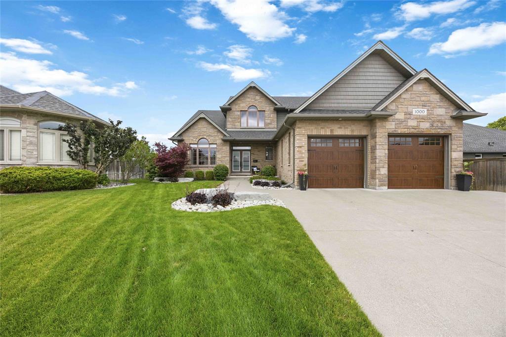 1000 Erica Court, Sarnia, Ontario, Canada photo 2