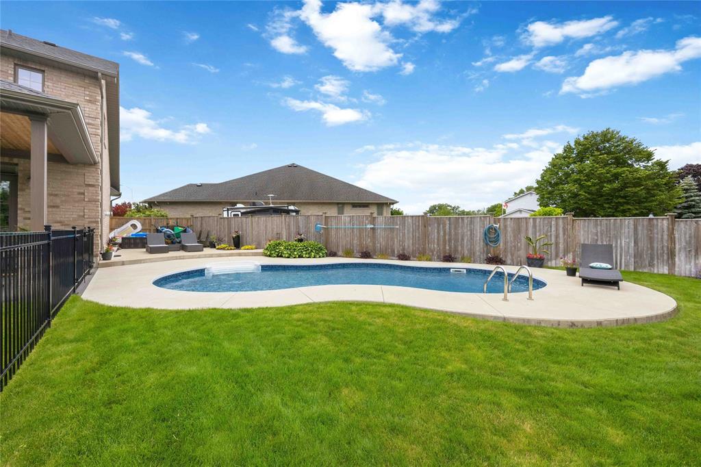 1000 Erica Court, Sarnia, Ontario, Canada photo 41