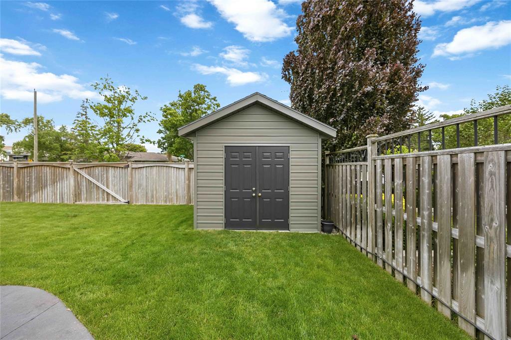 1000 Erica Court, Sarnia, Ontario, Canada photo 43