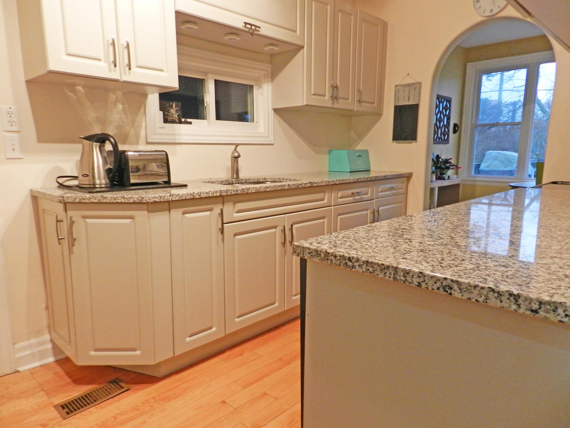 8 Westview Road, Kingston Ontario, Canada