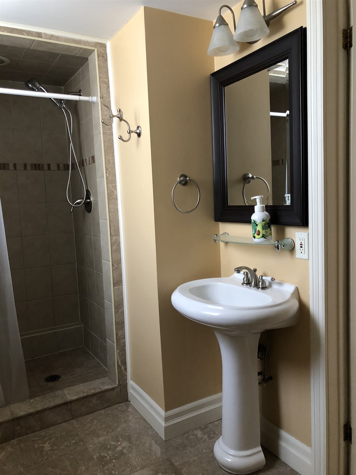 8 Westview Road, Kingston Ontario, Canada