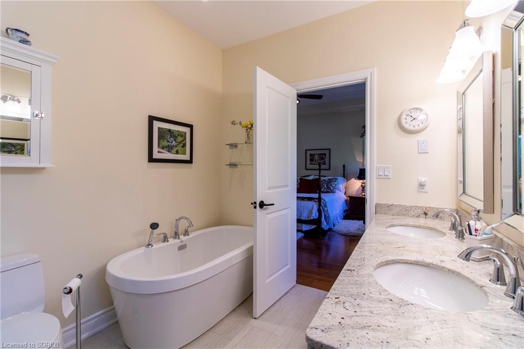 10 LYNNDALE Road, Simcoe, Ontario, Canada