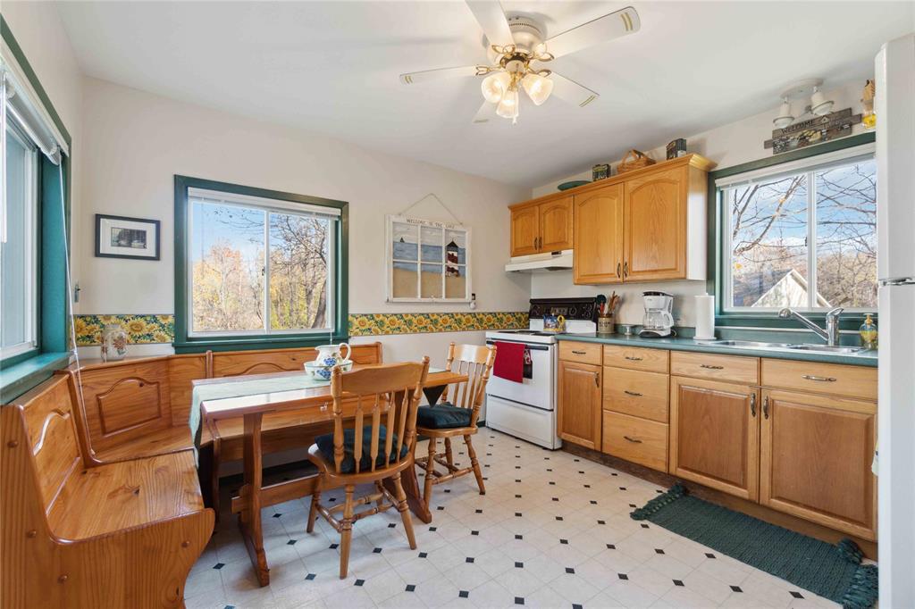 3968 DELMAGE Avenue, Plympton-Wyoming, Ontario, Canada
