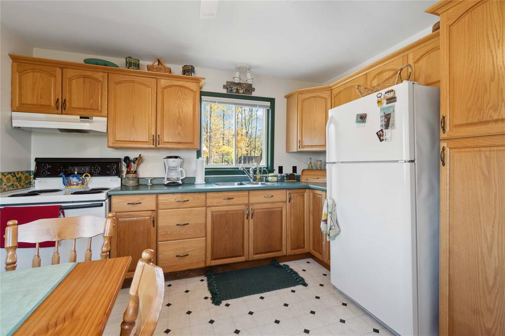 3968 DELMAGE Avenue, Plympton-Wyoming, Ontario, Canada