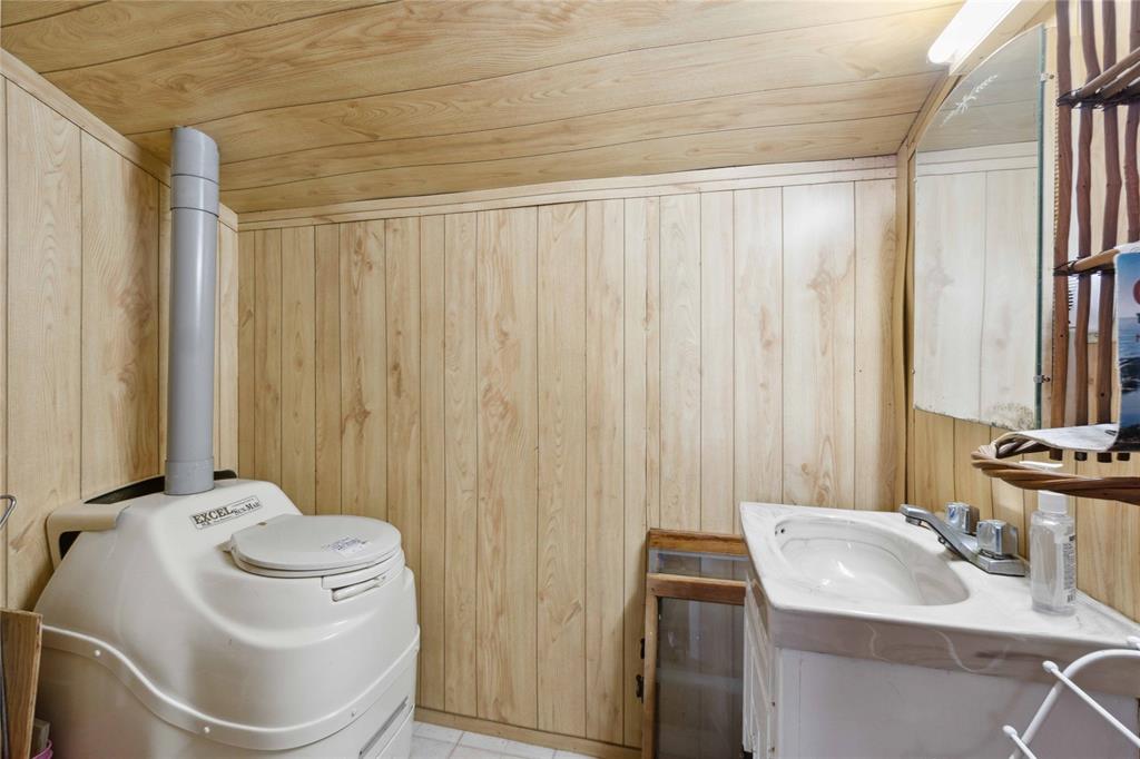 3968 DELMAGE Avenue, Plympton-Wyoming, Ontario, Canada