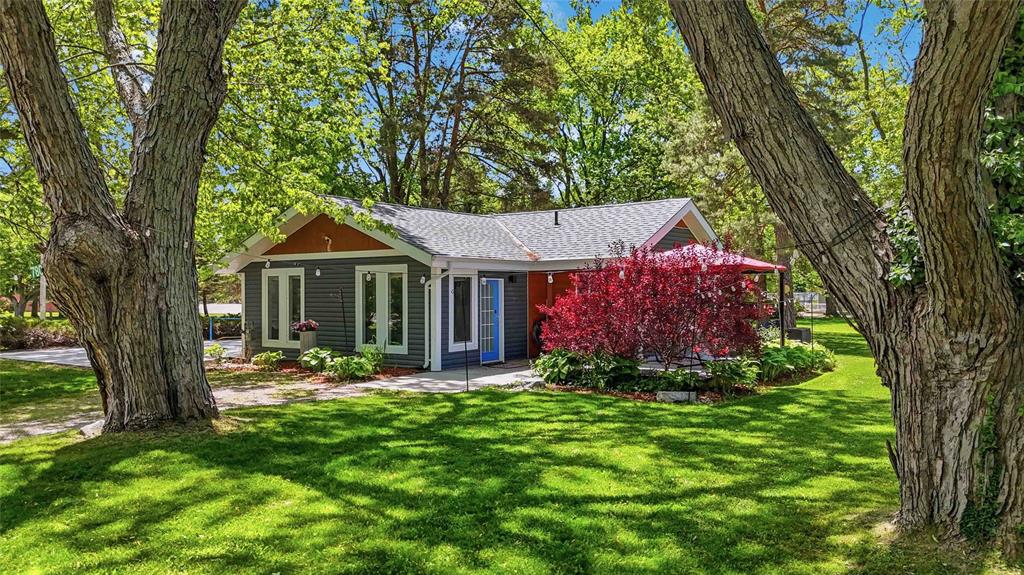 7801 KEN Street, Plympton-Wyoming, Ontario, Canada photo 2