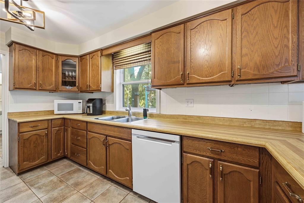 9648 WAKEFIELD Street, Lambton Shores, Ontario, Canada photo 9