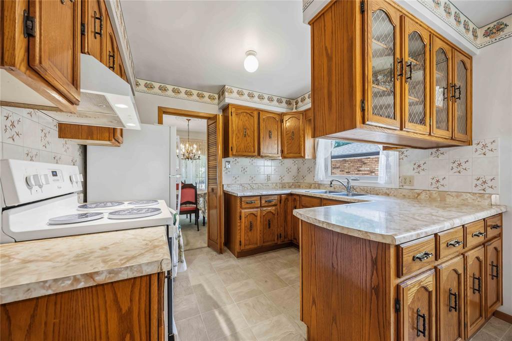 617 WINCHESTER Crescent, Sarnia, Ontario, Canada photo 10