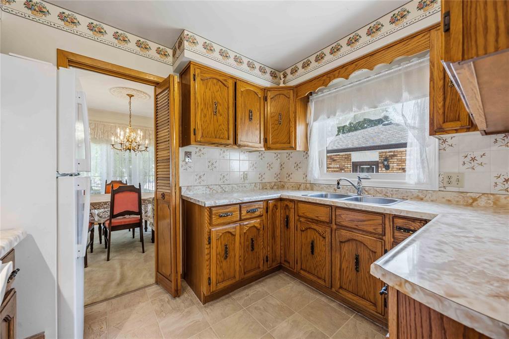 617 WINCHESTER Crescent, Sarnia, Ontario, Canada photo 11