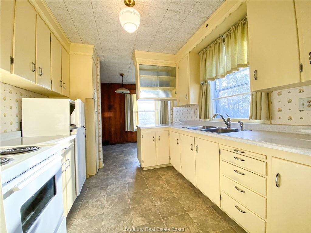 645 Connaught Avenue, Sudbury Ontario, Canada