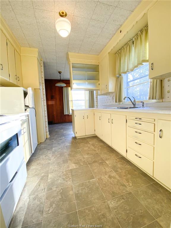645 Connaught Avenue, Sudbury Ontario, Canada