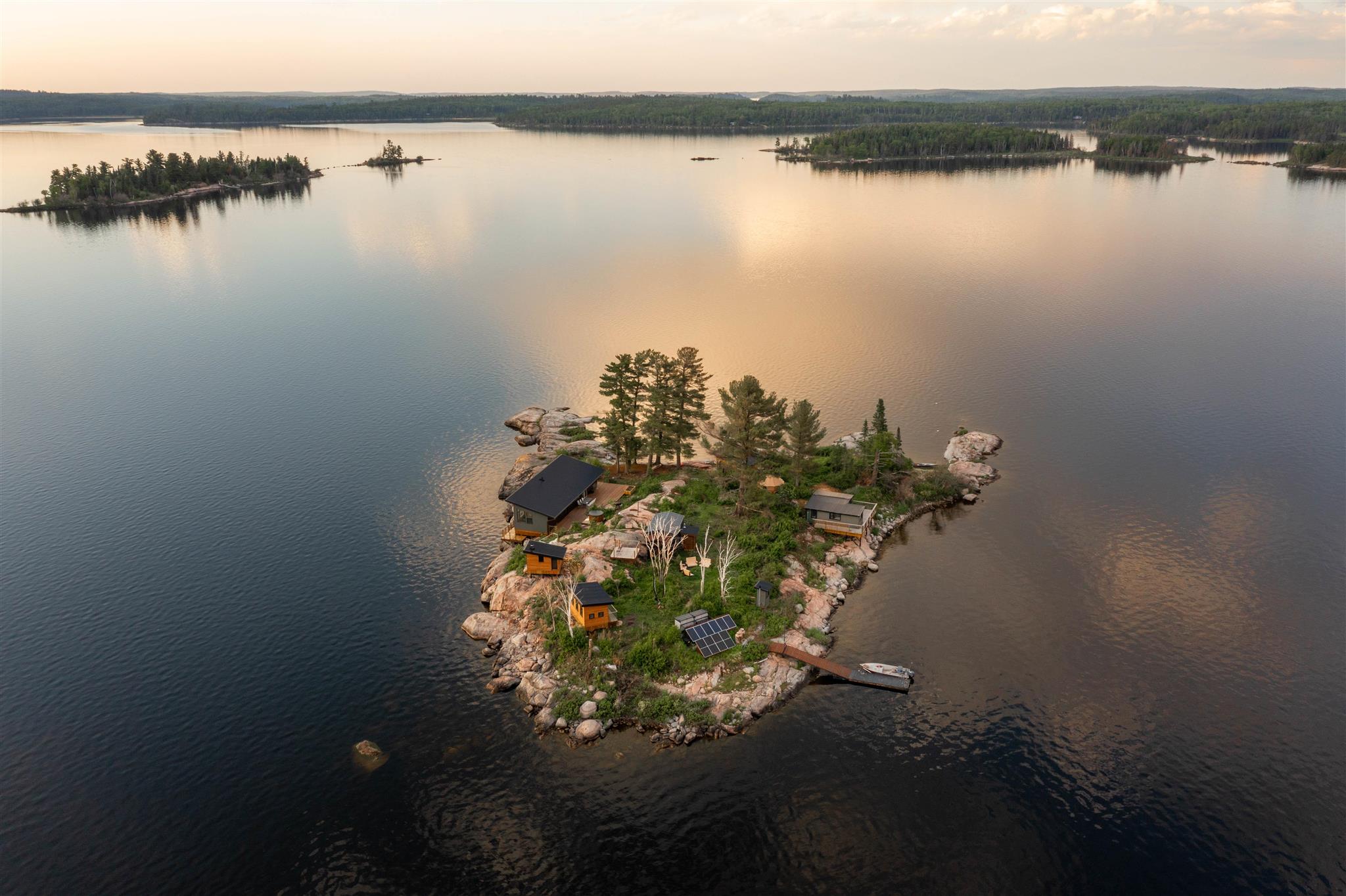 Island S900 Little Sand Lake, Minaki, Ontario, Canada photo 3