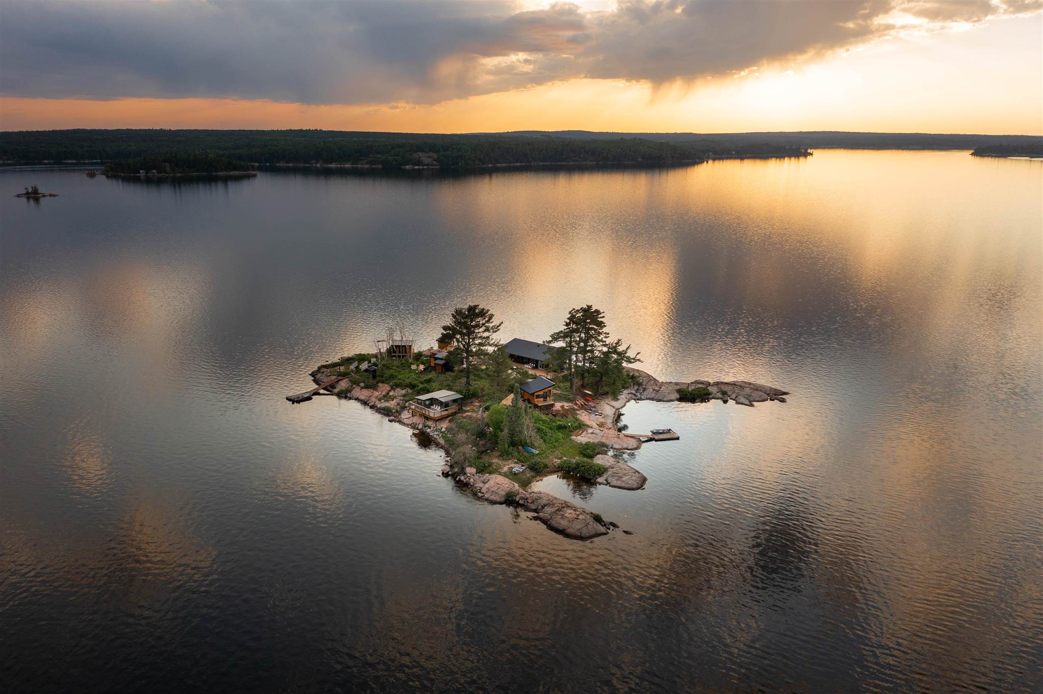 Island S900 Little Sand Lake, Minaki, Ontario, Canada photo 4