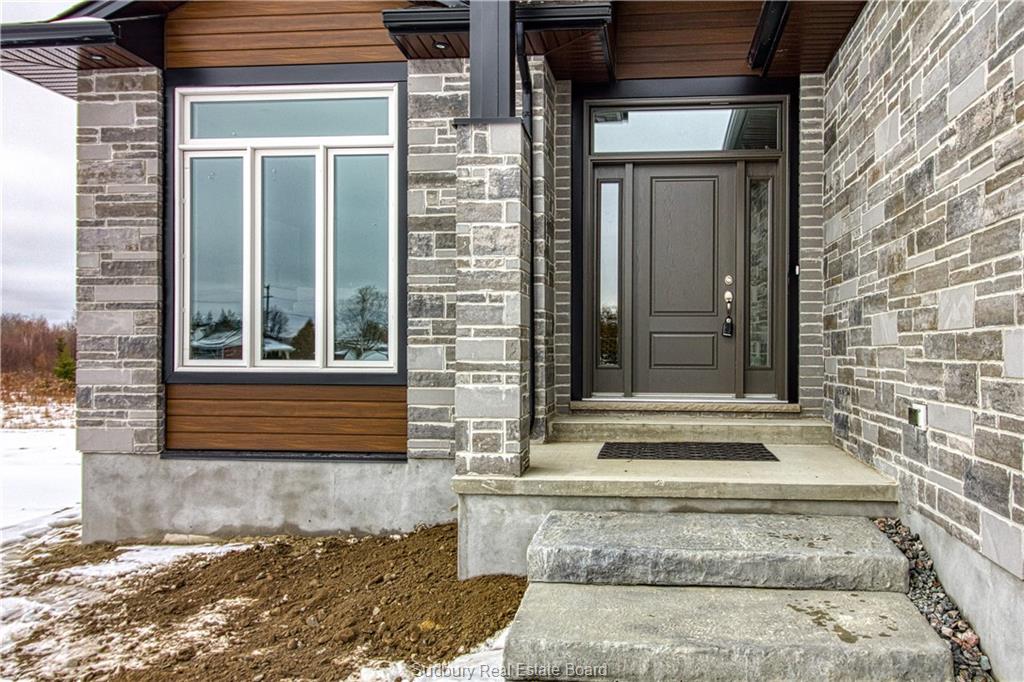 171 Hollybrook, Azilda Ontario, Canada