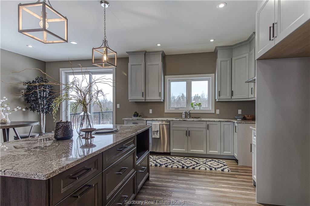 171 Hollybrook, Azilda Ontario, Canada
