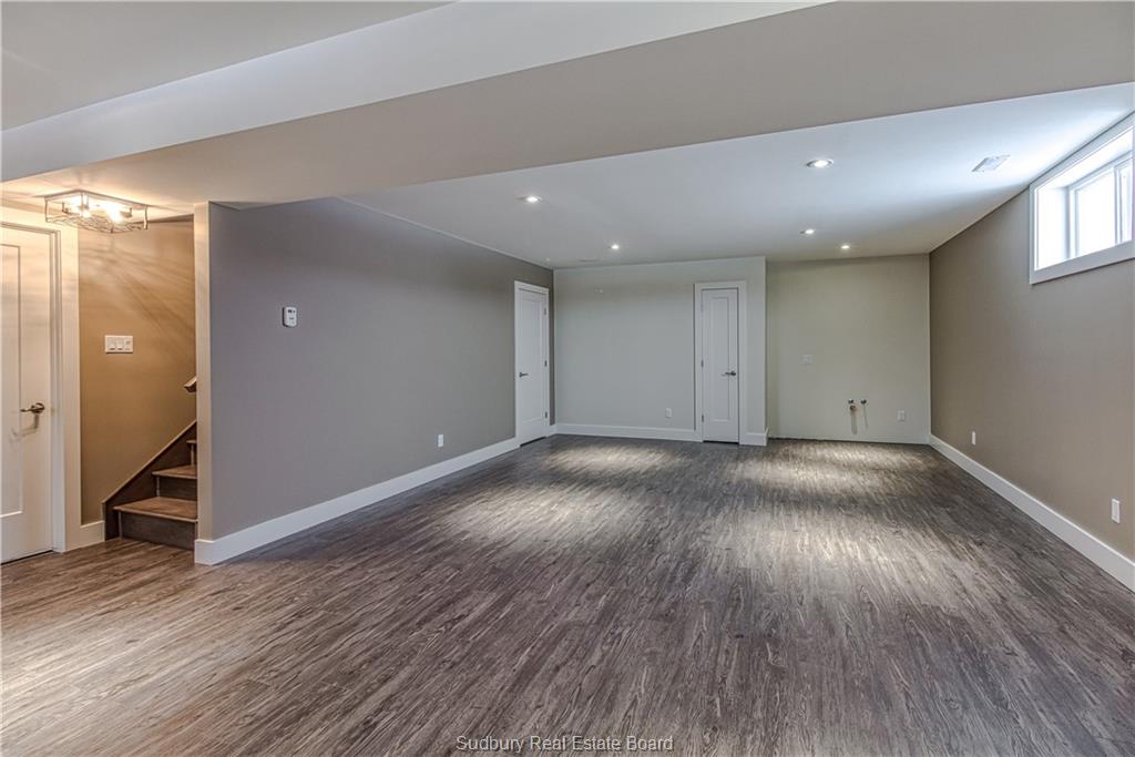 171 Hollybrook, Azilda Ontario, Canada