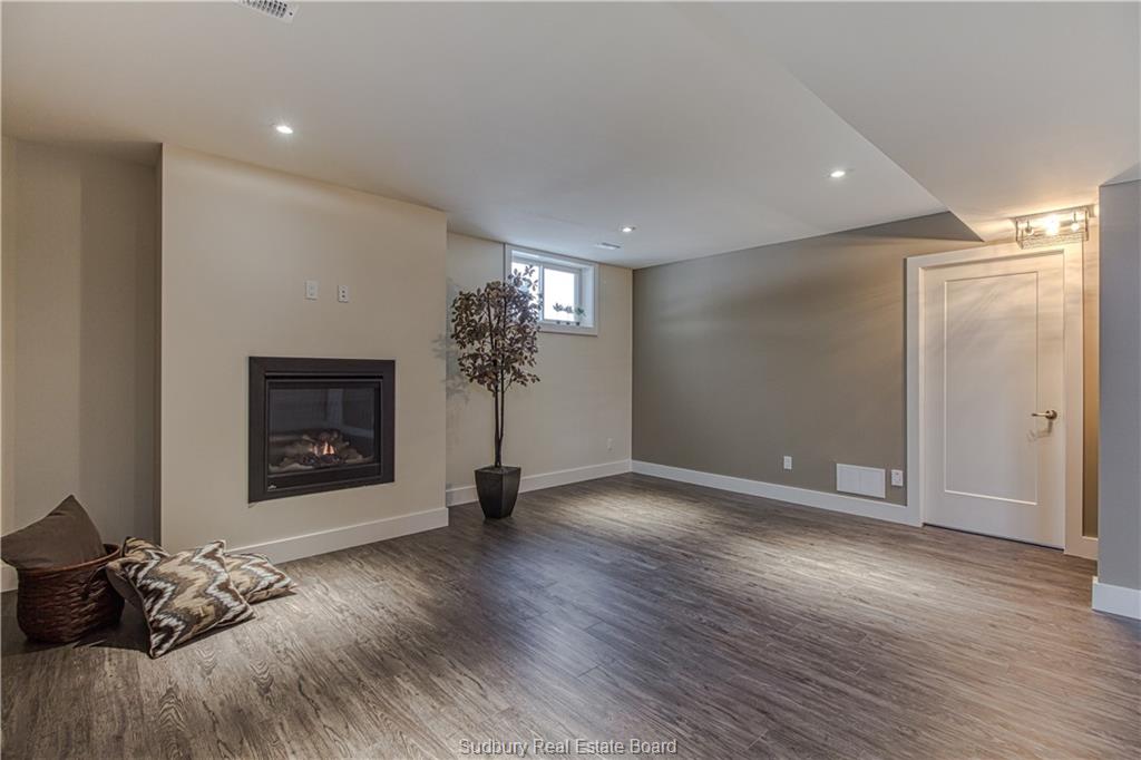 171 Hollybrook, Azilda Ontario, Canada