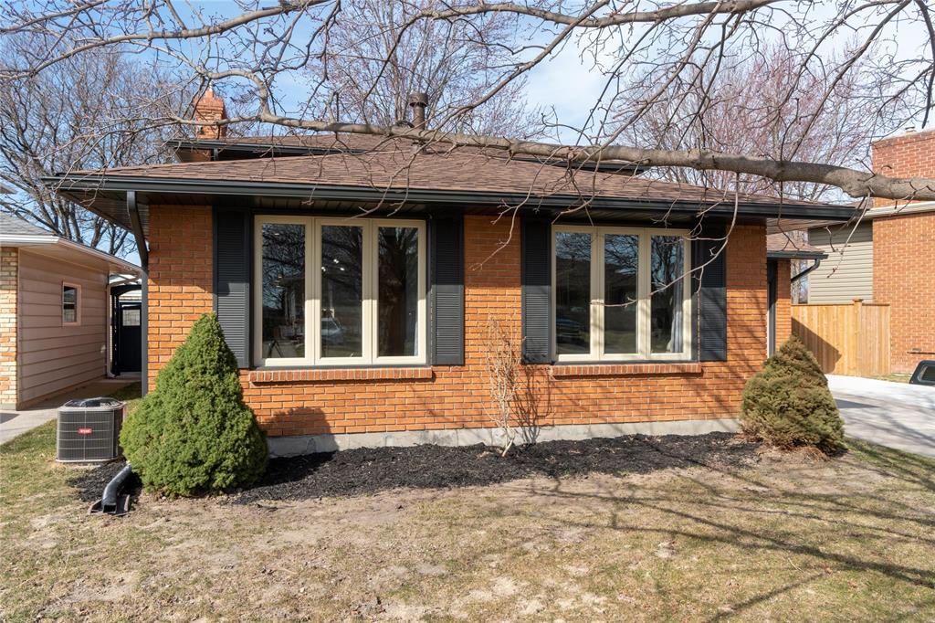 38 NIAGARA Crescent, Sarnia, Ontario, Canada