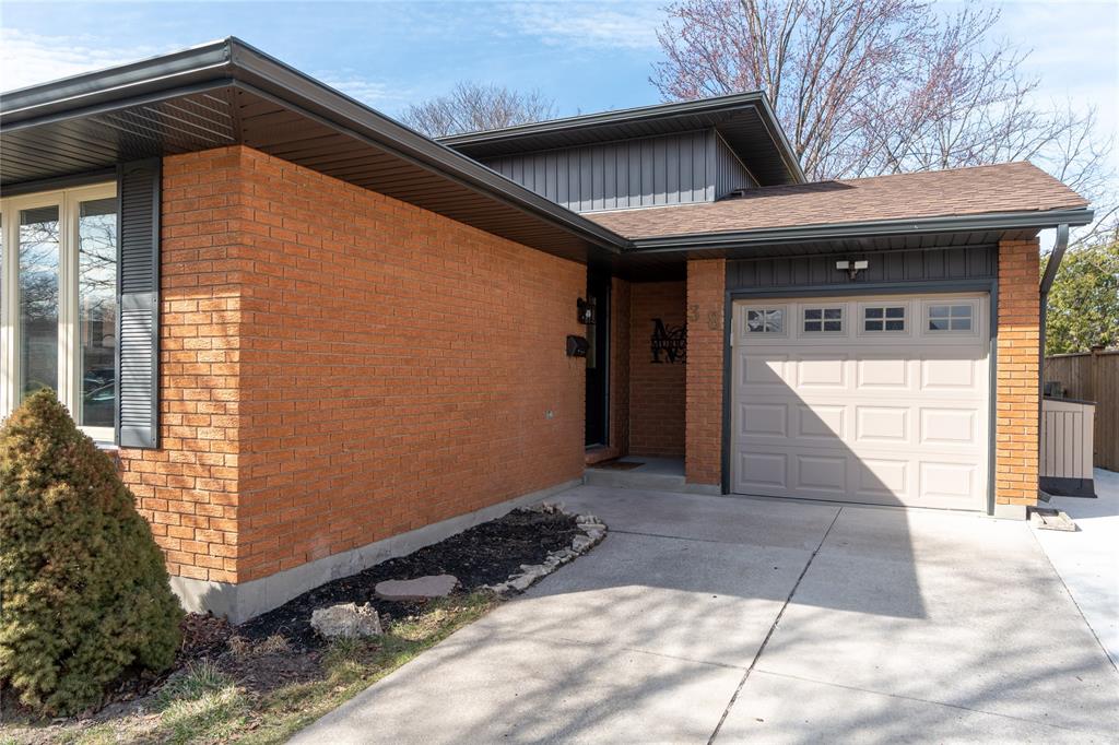 38 NIAGARA Crescent, Sarnia, Ontario, Canada