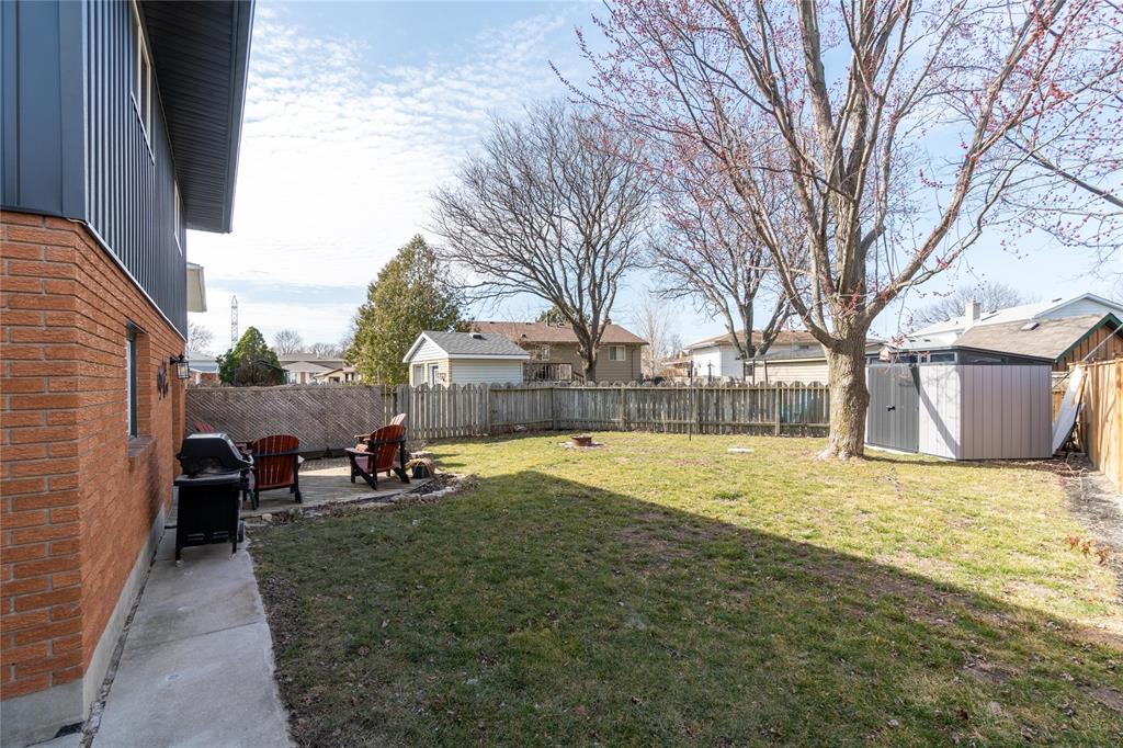 38 NIAGARA Crescent, Sarnia, Ontario, Canada