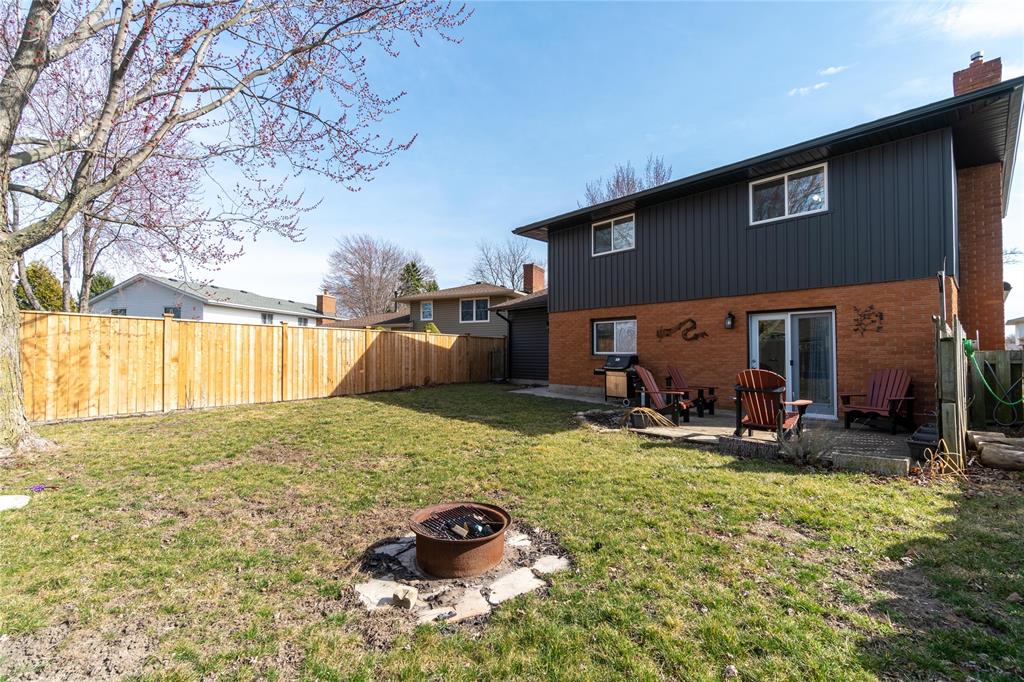 38 NIAGARA Crescent, Sarnia, Ontario, Canada