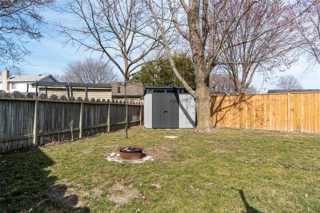 38 NIAGARA Crescent, Sarnia, Ontario, Canada