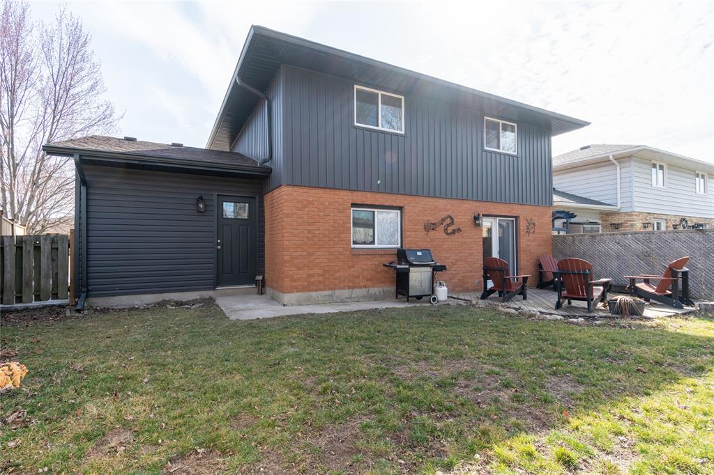 38 NIAGARA Crescent, Sarnia, Ontario, Canada