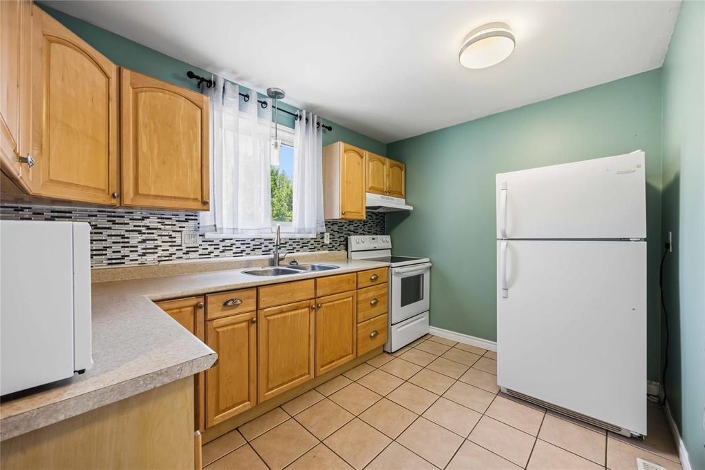 767 Cardiff Drive, Sarnia, Ontario, Canada photo 4