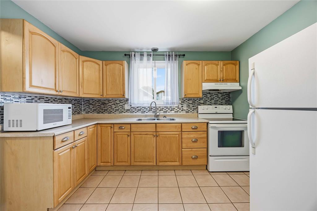 767 Cardiff Drive, Sarnia, Ontario, Canada photo 5