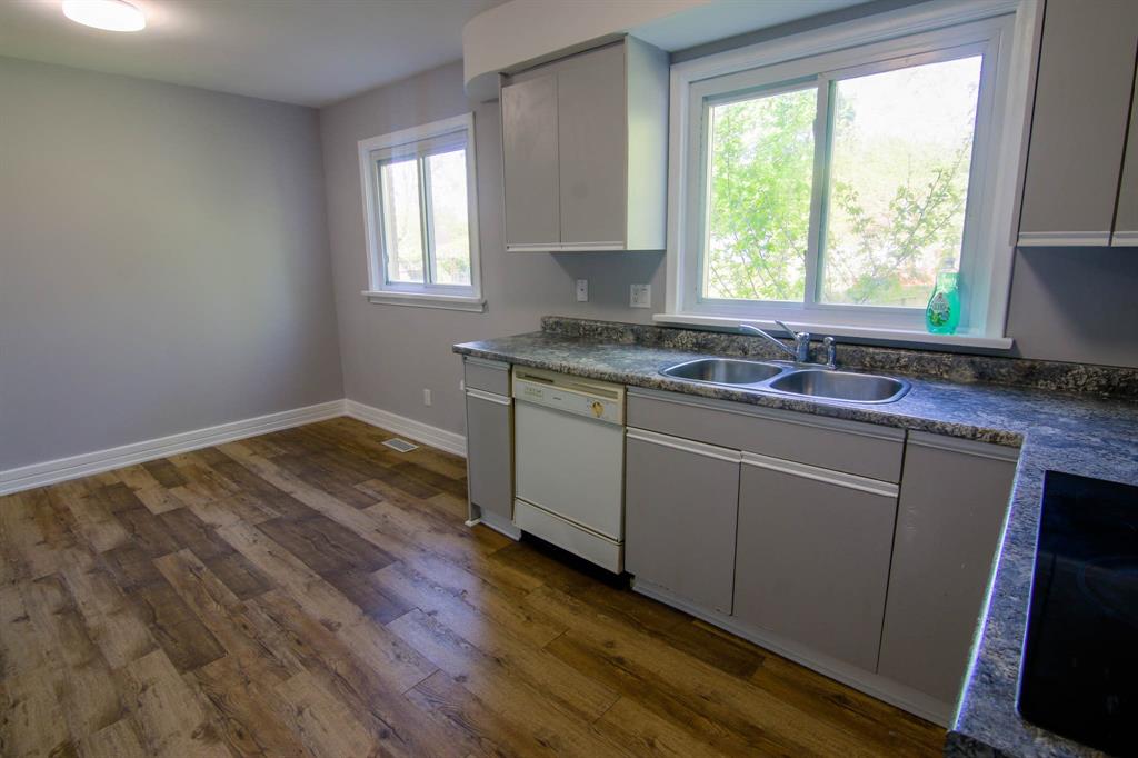761 NETHERLANDS Place, Sarnia, Ontario, Canada