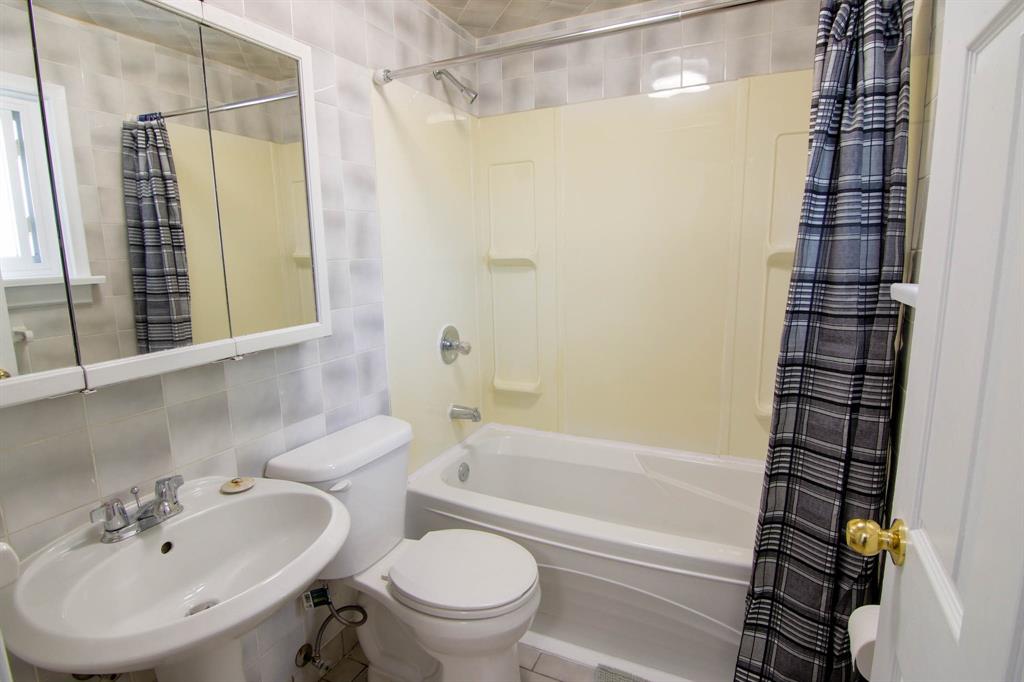 761 NETHERLANDS Place, Sarnia, Ontario, Canada