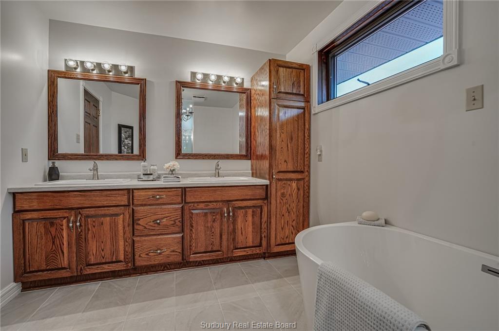 318 Kirkwood Drive, Sudbury, Ontario, Canada