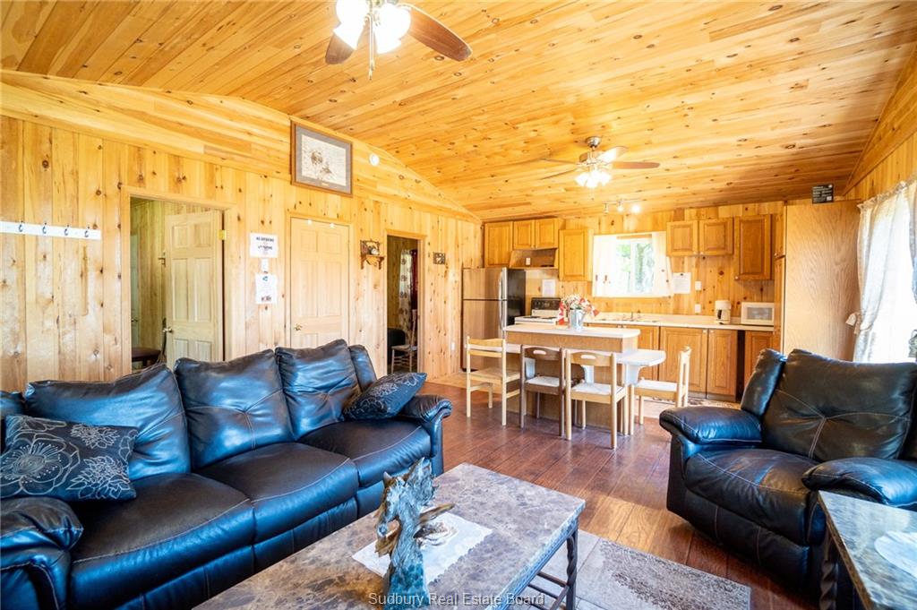 Panache Lake Mountain Cove Lodge, Espanola, Ontario, Canada photo 12