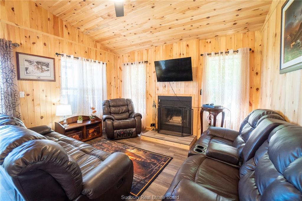 Panache Lake Mountain Cove Lodge, Espanola, Ontario, Canada photo 7