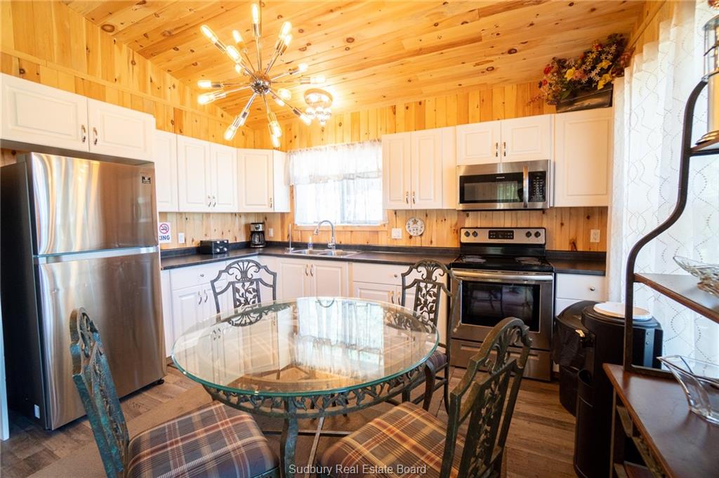Panache Lake Mountain Cove Lodge, Espanola, Ontario, Canada photo 8