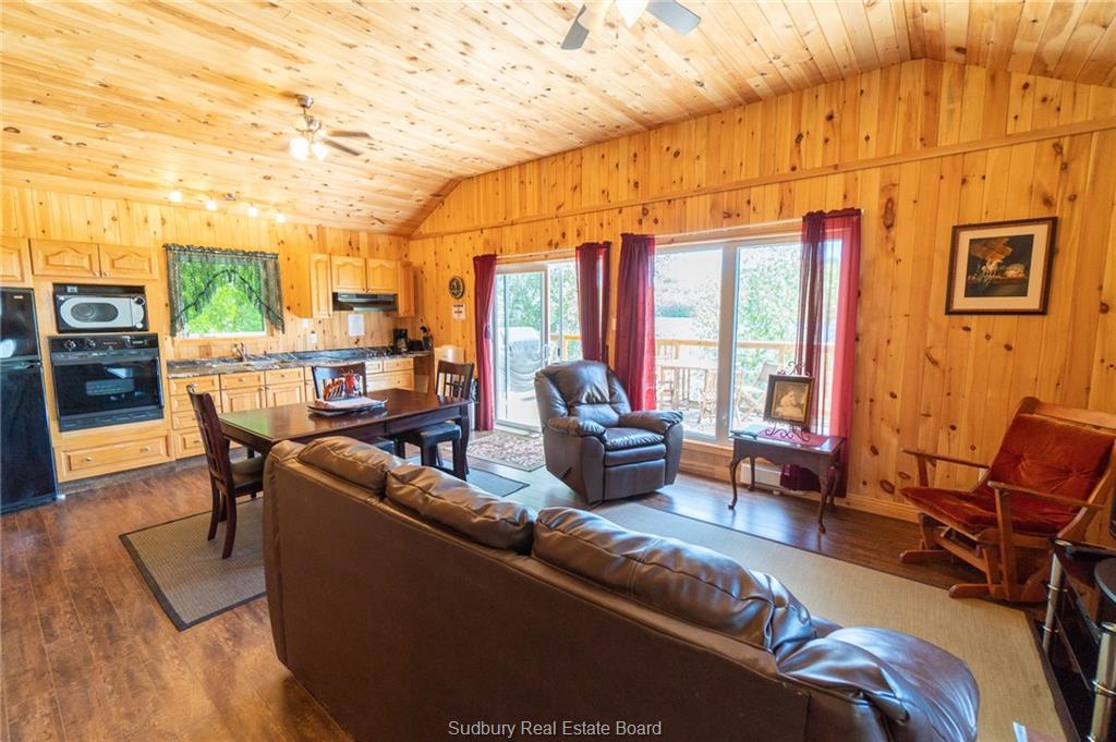 Panache Lake Mountain Cove Lodge, Espanola, Ontario, Canada photo 41