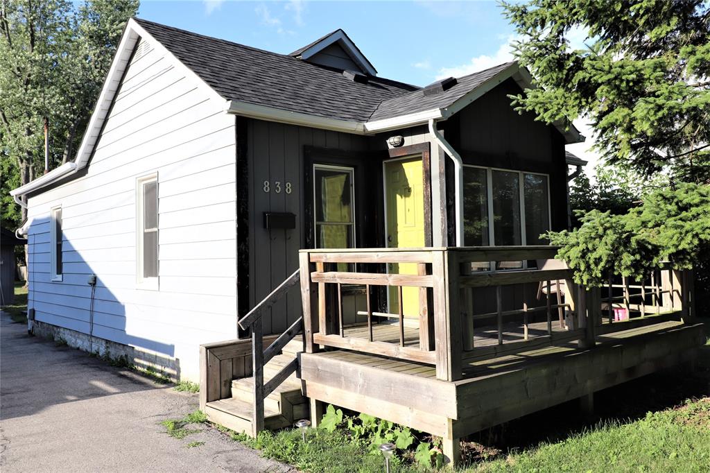 838 DEVINE Street, Sarnia Ontario, Canada
