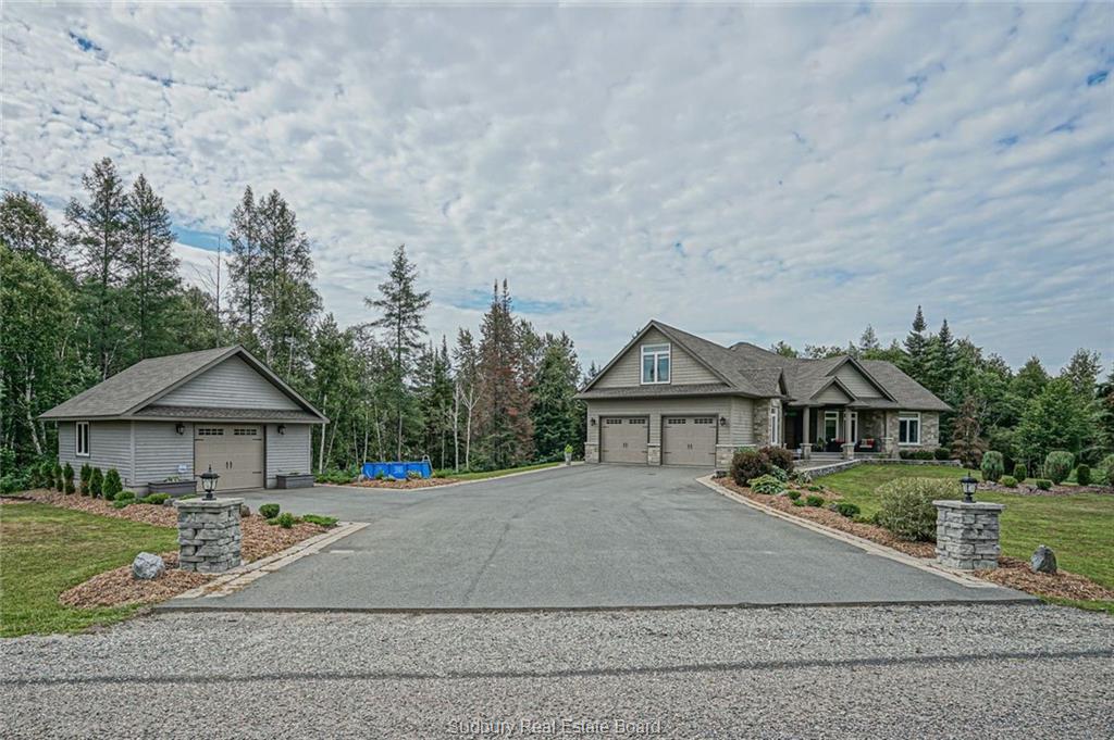 1491 O'Neil Drive W, Garson Ontario, Canada
