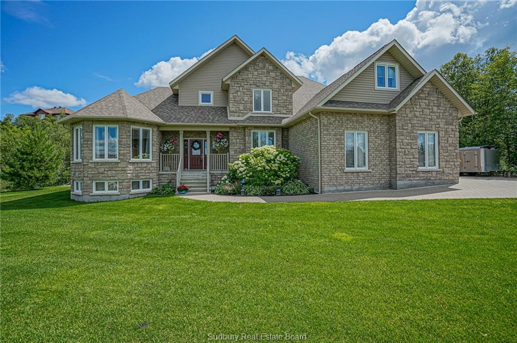 1404 Magnolia Boulevard, Sudbury Ontario, Canada
