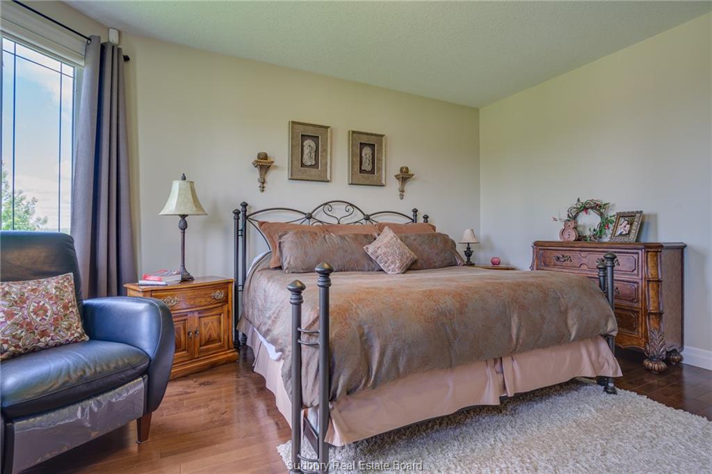 1404 Magnolia Boulevard, Sudbury Ontario, Canada